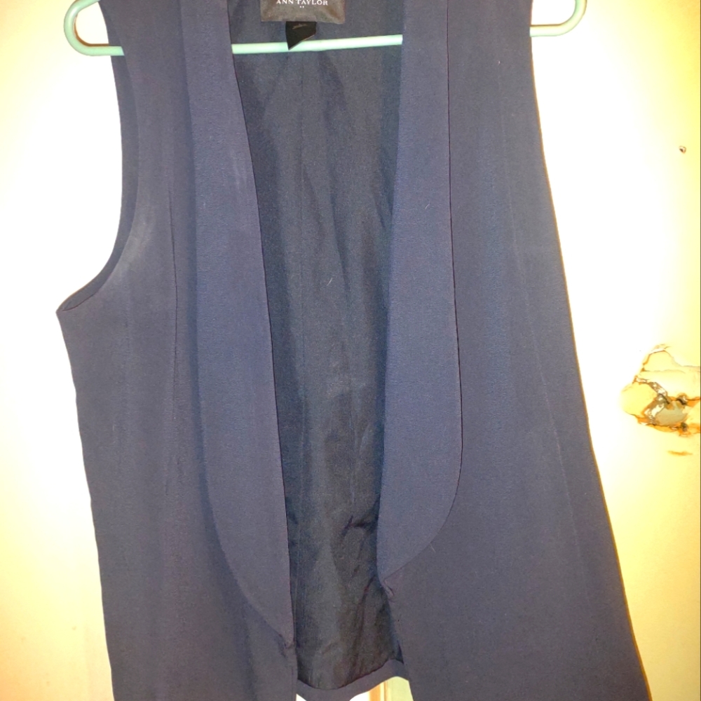 Woman's Navy Blue Ann Taylor Sleeveless Vest Size Large